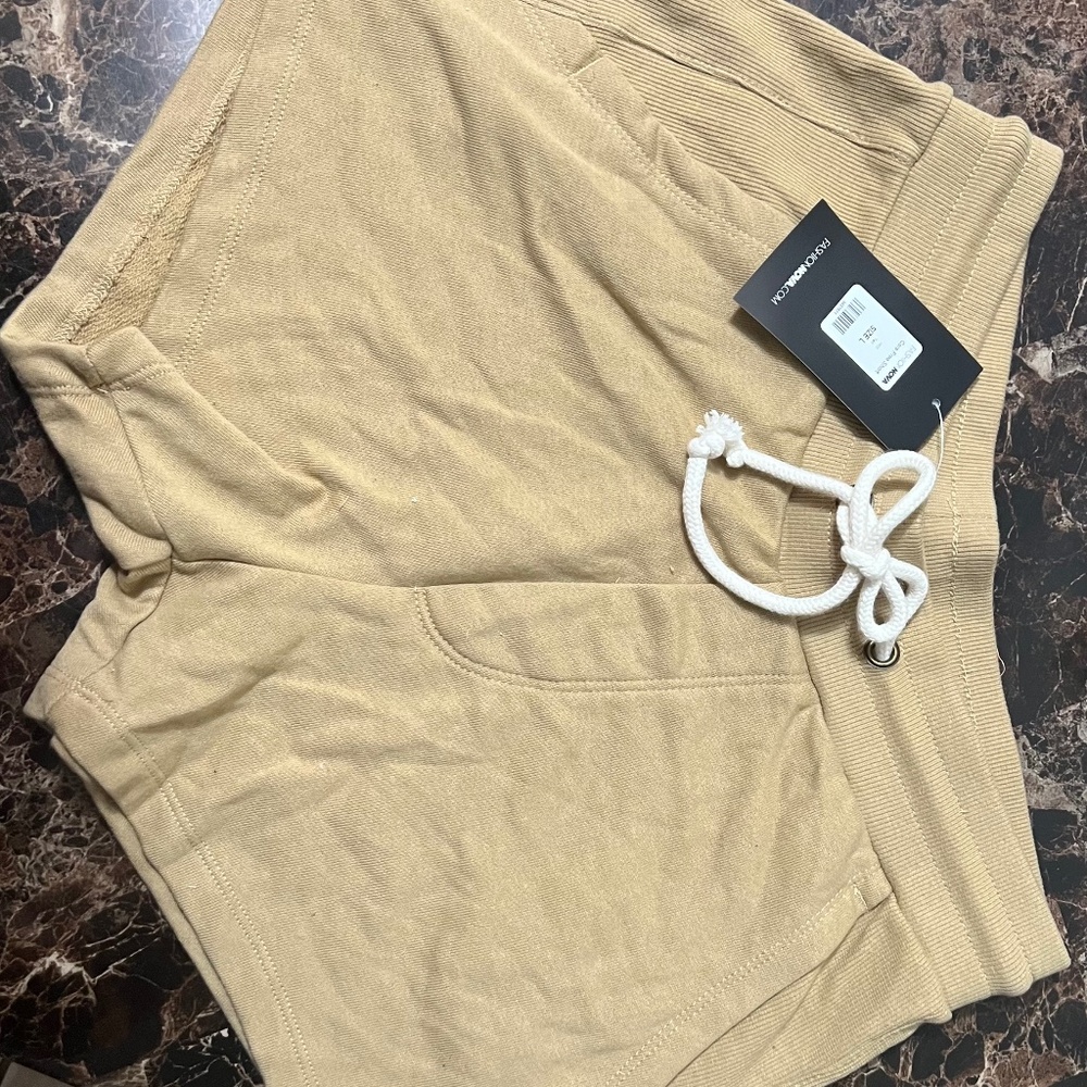 Fashion Nova - Cream Shorts